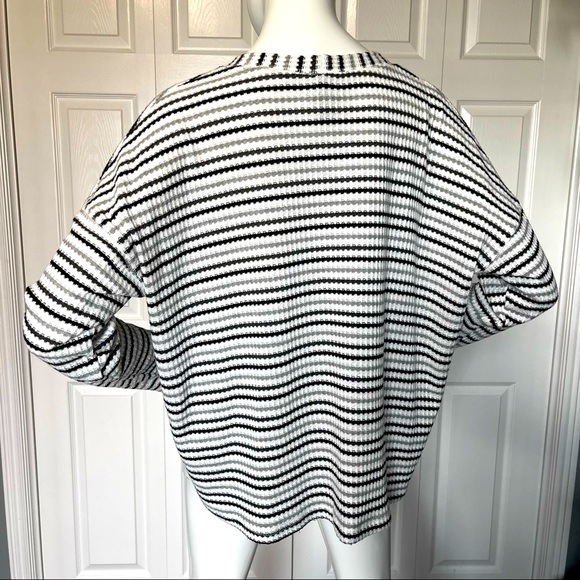 ***💲BOGO💲*** Buckle Daytrip striped waffle Top size Large - Picture 4 of 5